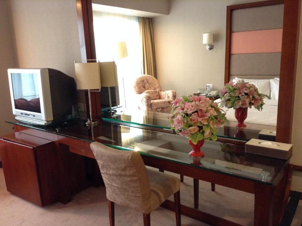 New Times Hotel Shenzhen Railway Station Buitenkant foto